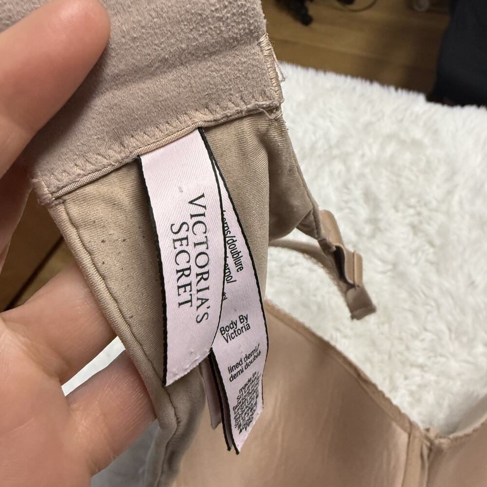 Victoria's Secret NUDE 40DDD Body By Victoria Lined Demi Bra, 3022 - Picture 9 of 10